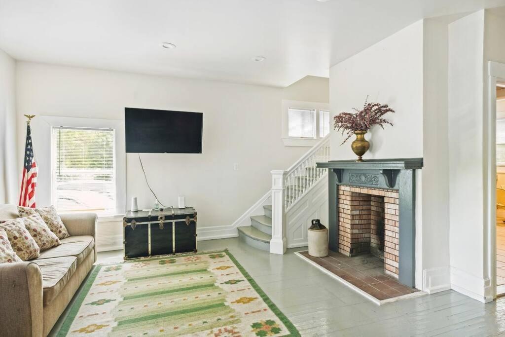 Spacious Home, Downtown Nearby, 8 Guests Casa vacanze