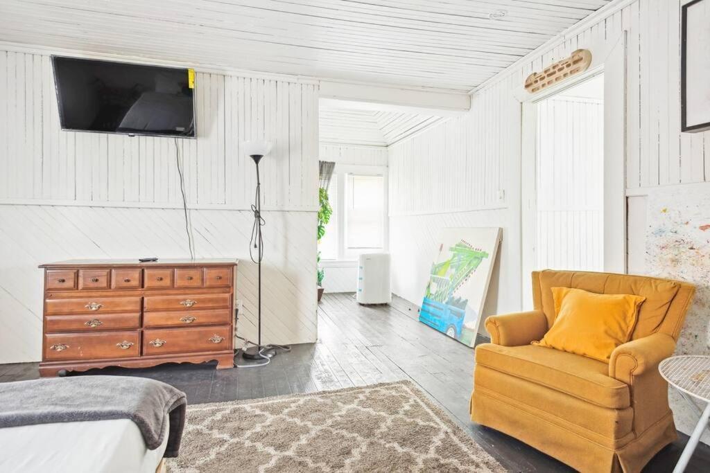 Spacious Home, Downtown Nearby, 8 Guests Holiday home *