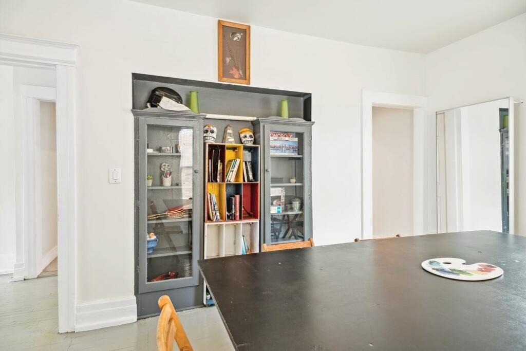 Spacious Home, Downtown Nearby, 8 Guests Holiday home Detroit
