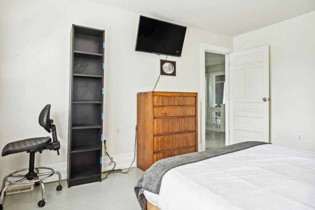 Spacious Home, Downtown Nearby, 8 Guests Detroit