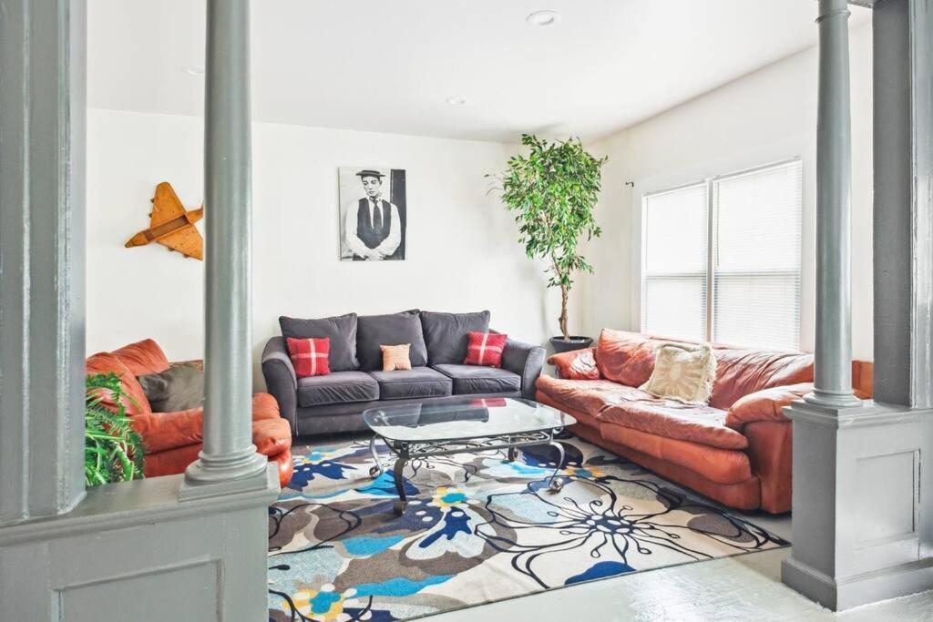 Spacious Home, Downtown Nearby, 8 Guests Detroit