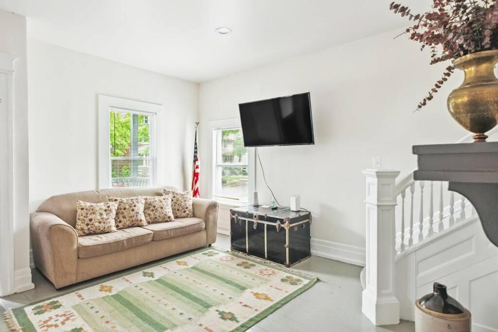Spacious Home, Downtown Nearby, 8 Guests Casa vacanze Detroit