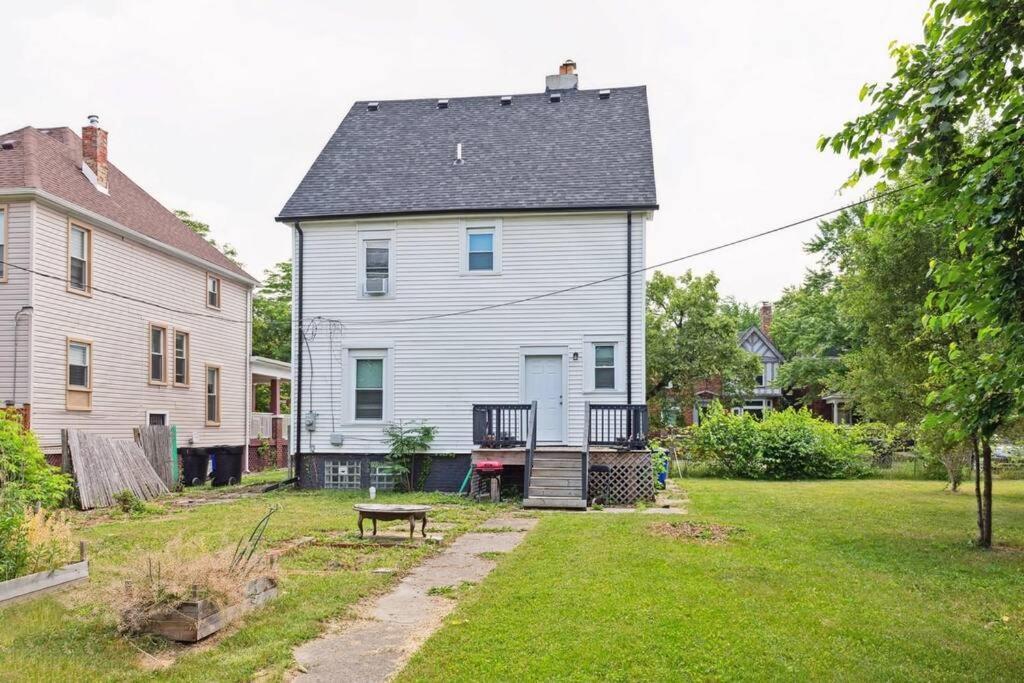 Spacious Home, Downtown Nearby, 8 Guests * Detroit